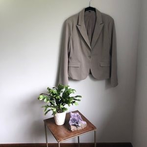 One Button Peak Lapel Blazer